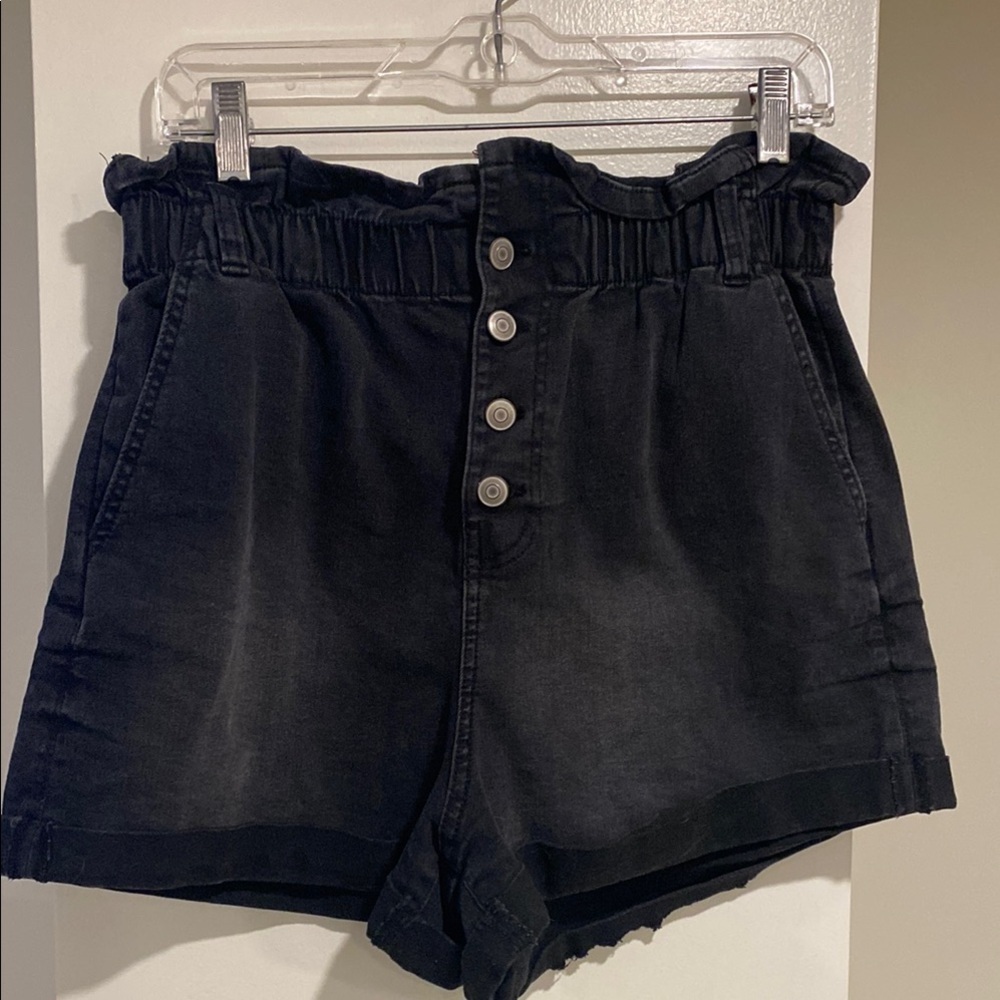 No Boundaries black high waisted button fly shorts.  Size L